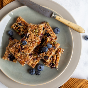BARRINHAS DE GRANOLA E MIRTILOS